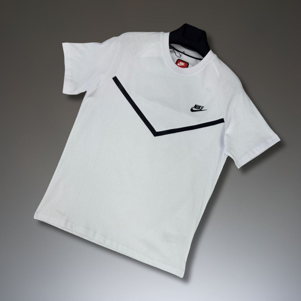 Otroška majica Nike Tech Fleece, bela. Vrhunska kakovost.