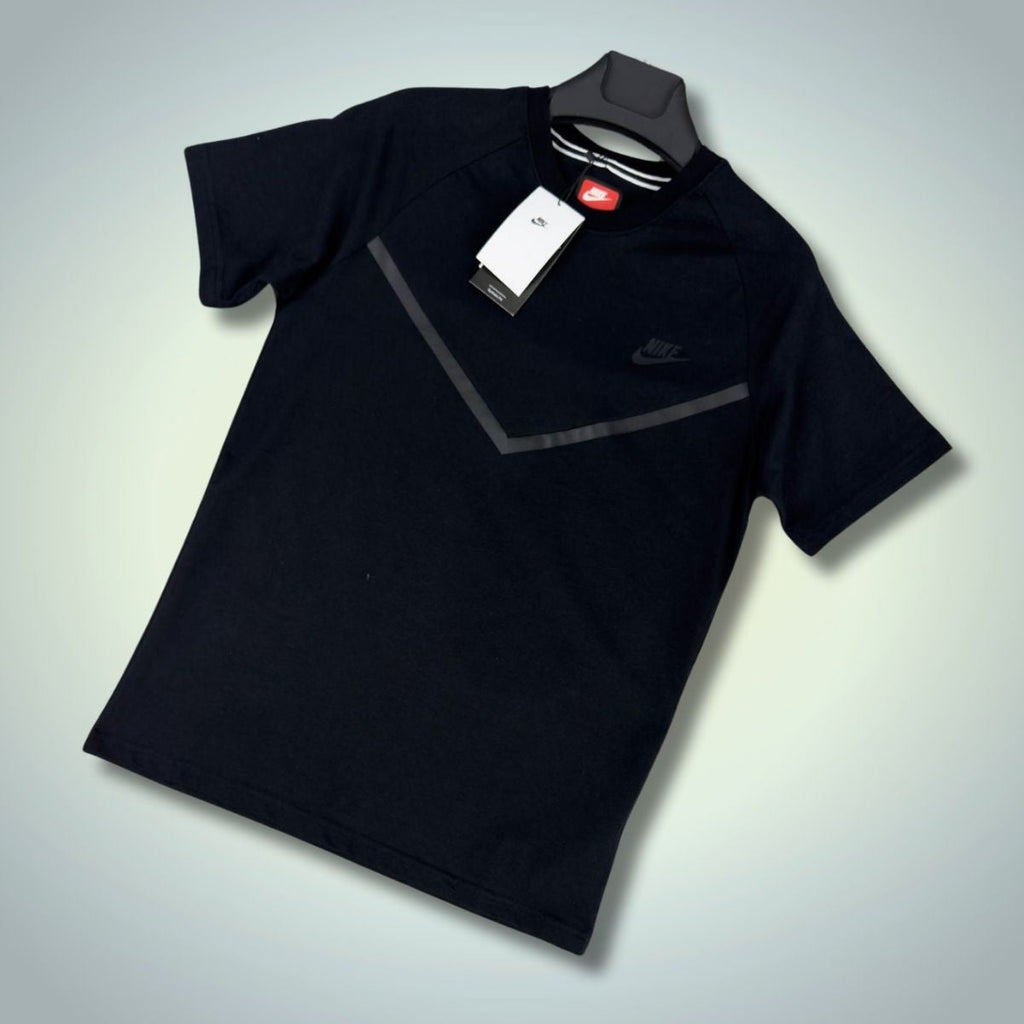 Otroška majica Nike Tech Fleece, črna. Vrhunska kakovost.