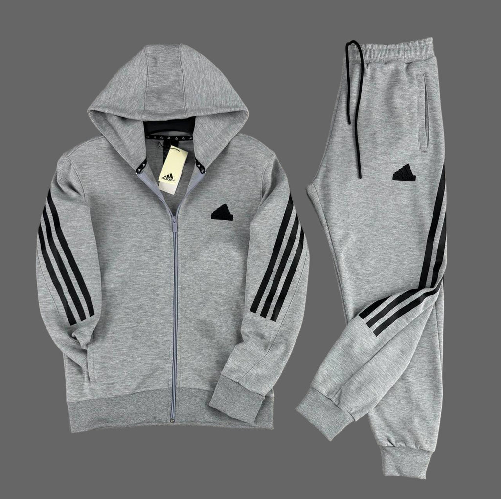 Moški športni komplet Adidas, siva z navpičnimi črnimi črtami