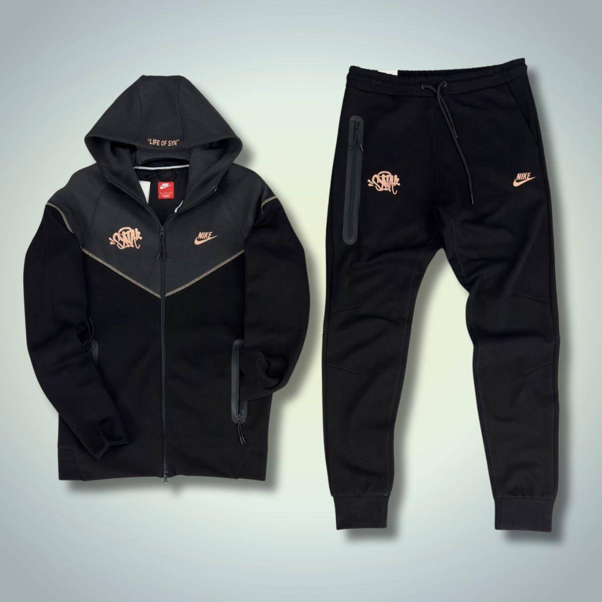Nike x Syna World Tech Fleece moška trenirka, črna. Model 2024 