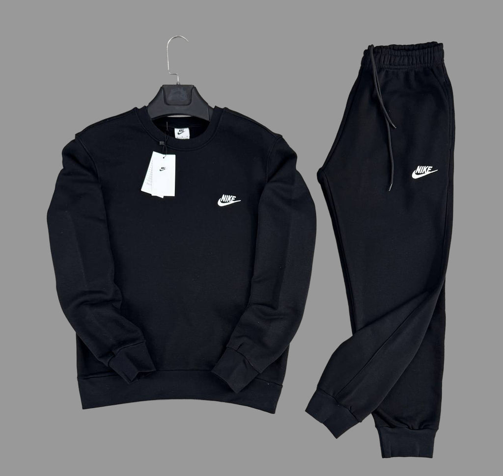 Moški športni komplet Nike, črne barve, z belim emblemom - bluza in spodnji del