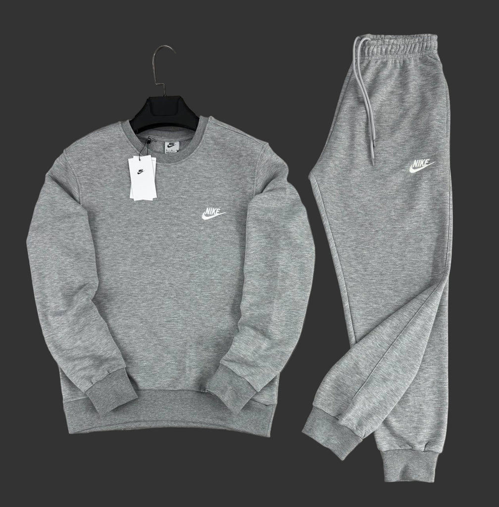 Moški športni komplet Nike, klasično siv, z belim emblemom - bluza in spodnji del
