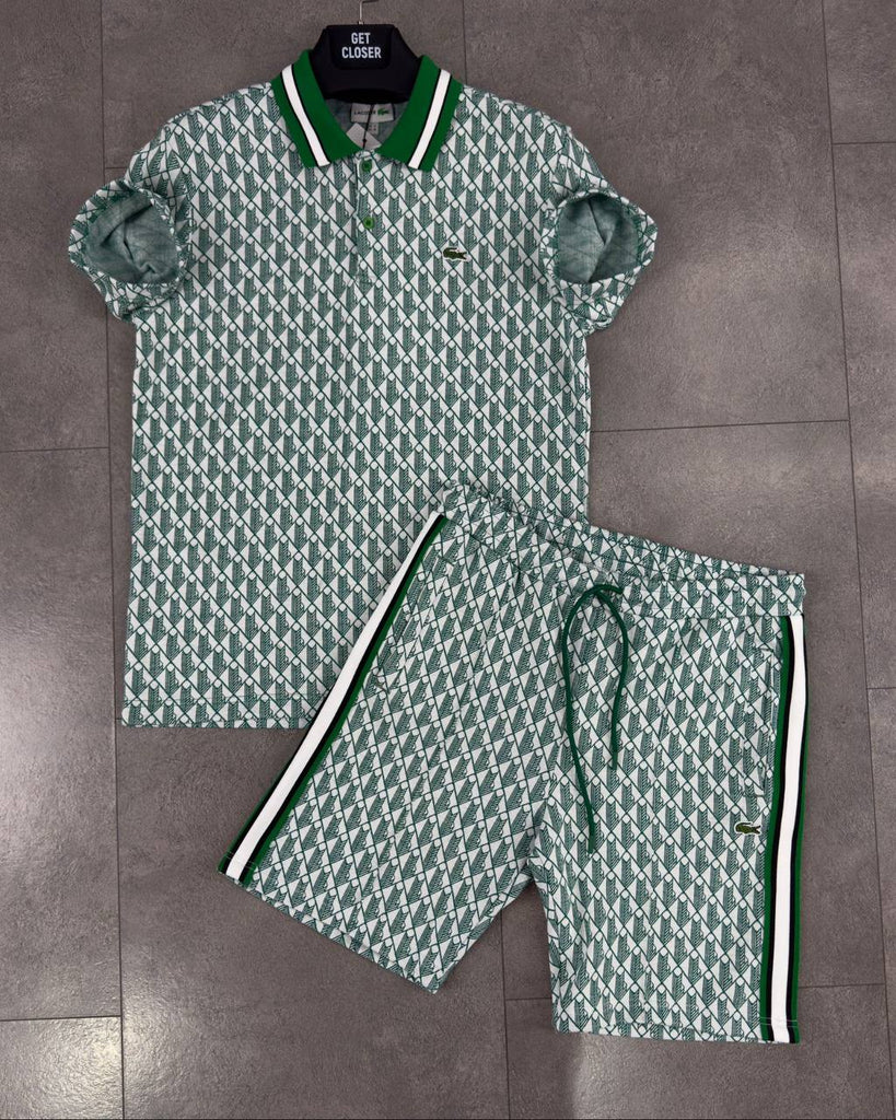 Moški komplet Lacoste, majica z ovratnikom in kratke hlače, svetlo zelene barve z belimi črtami in žakardovim monogramom.