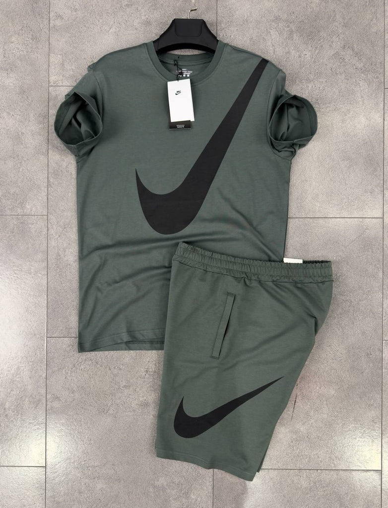 Moški komplet Nike, majica in kratke hlače sivo-zelena. Premium kakovost.
