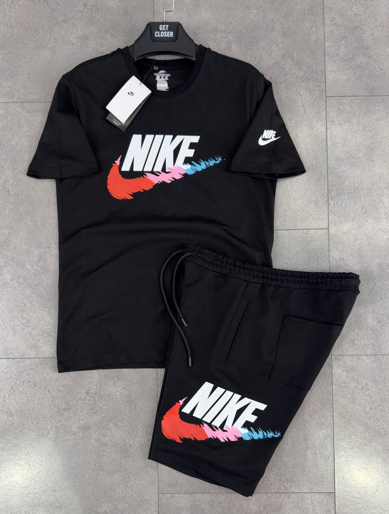 Moški komplet Nike, majica in kratke hlače v črni barvi. Vrhunska kakovost.