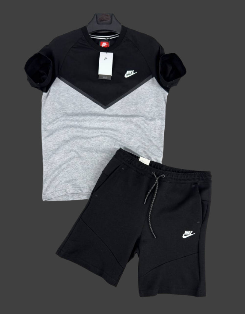 Moški komplet Nike Tech Fleece, sestavljen iz dvobarvne črne in klasično sive majice s kratkimi rokavi ter črnih kratkih hlač. Vrhunska kakovost.
