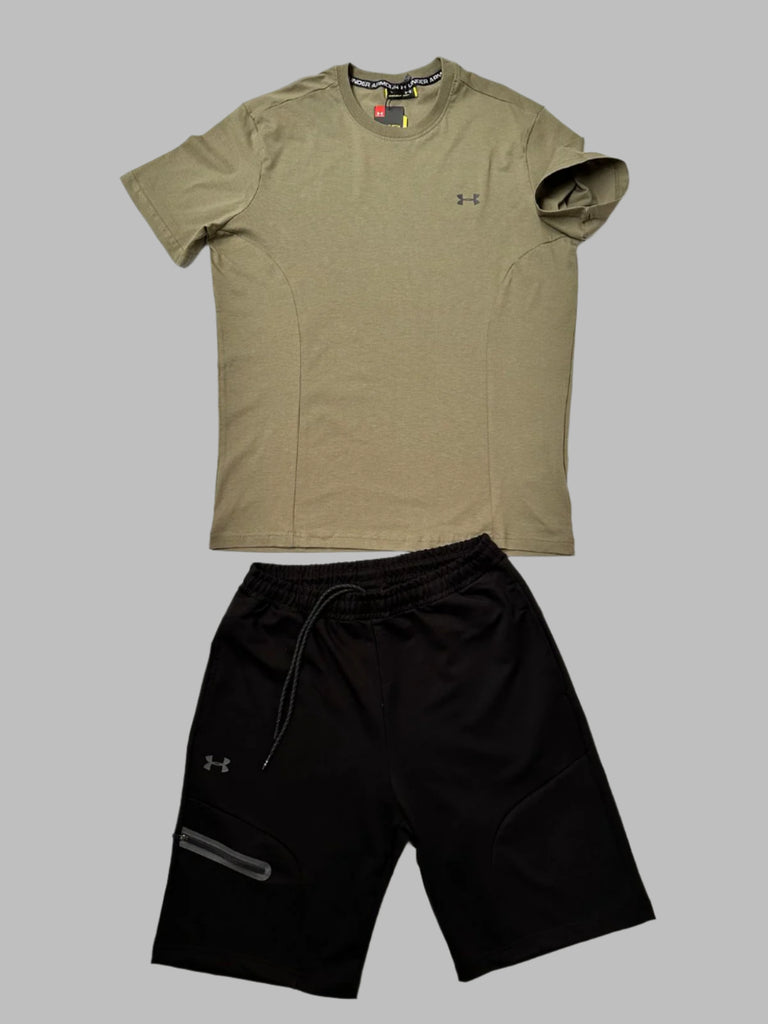 Moški komplet UNDER ARMOUR, sestavljen iz olivno zelene majice in črnih kratkih hlač.