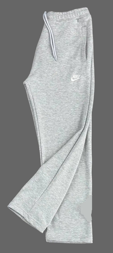 Moške trenirne hlače Nike, klasično sive z belim logotipom, raven kroj